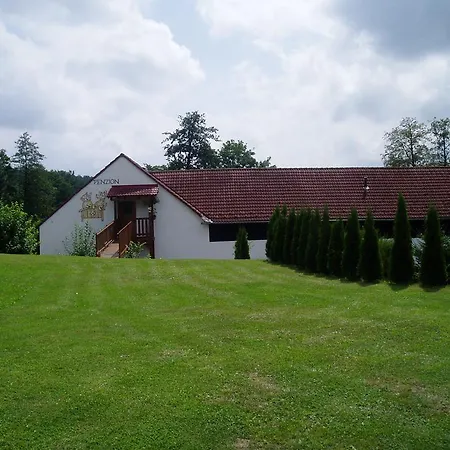 Penzion-statek U Pejska A Kocicky Affittacamere Jindřichŭv Hradec