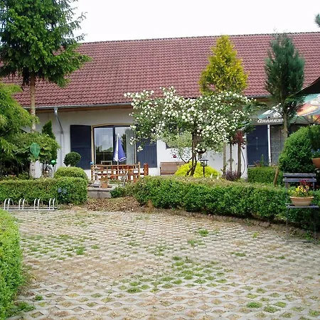Penzion-statek U Pejska A Kocicky 3*